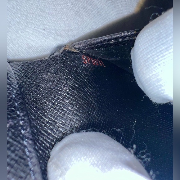 (Sold) Louis Vuitton Epi Leather Black Tri-Fold Wallet, Authentic - Picture 11 of 11